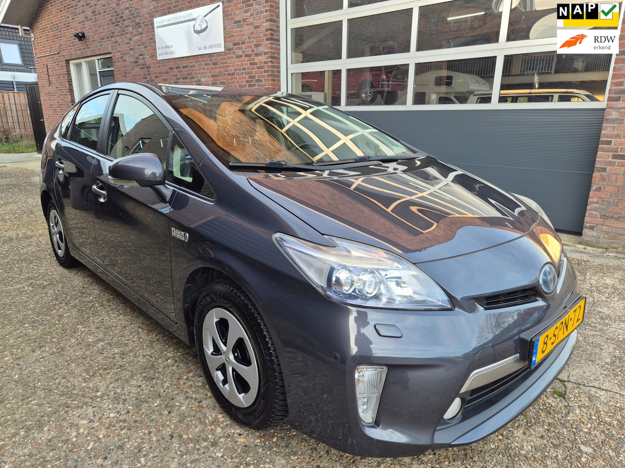 Toyota Prius - 1.8 Plug-in Executive Business 1.8 Plug-in Executive Business - AutoWereld.nl