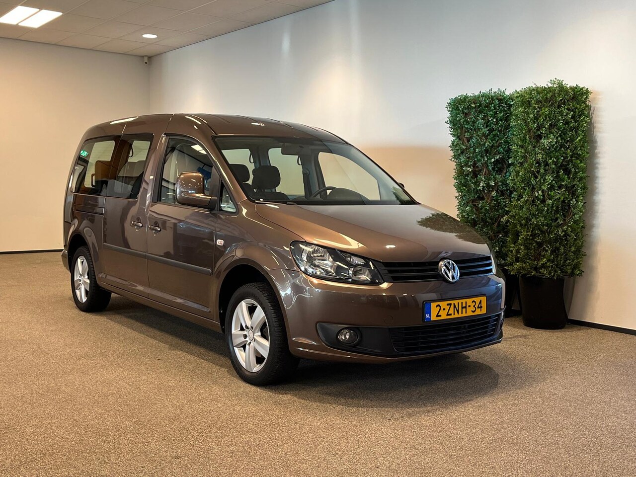 Volkswagen Caddy Maxi - Rolstoelauto 85x150 - AutoWereld.nl
