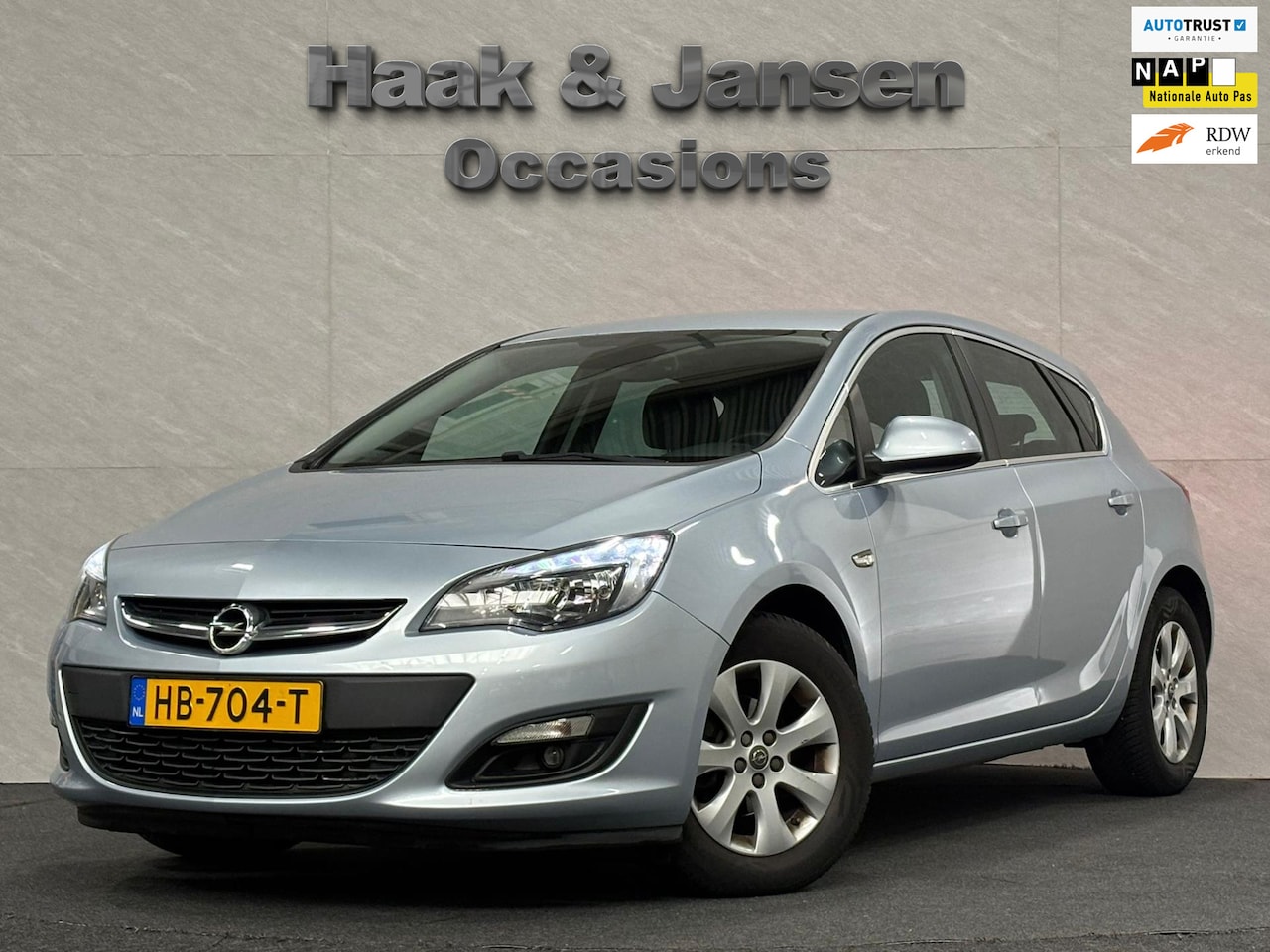 Opel Astra - 1.4 Turbo Blitz 120 pk Cruisecontrol Airco Navigatie NAP - AutoWereld.nl