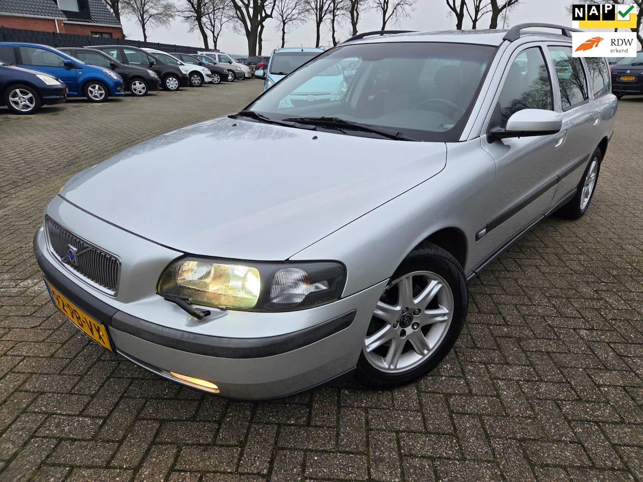 Volvo V70 - 2.4 Comfort Line LPG 2004. Automaat/Airco/Cruise/Trekhaak etc.. APK 12-2026 - AutoWereld.nl