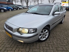 Volvo V70 - 2.4 Comfort Line LPG 2004. Automaat/Airco/Cruise/Trekhaak etc.. APK 12-2026