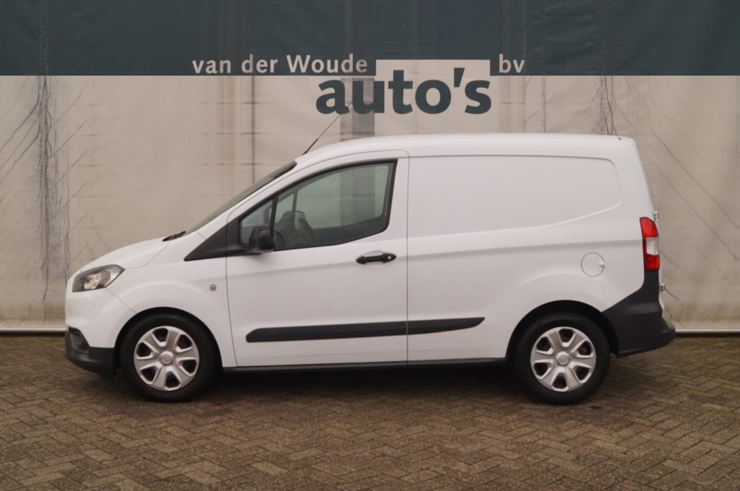 Ford Transit Courier - 1.5 TDCI Trend -AIRCO-NAVI- - AutoWereld.nl
