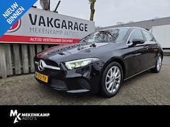 Mercedes-Benz A-klasse - 180 Advantage 17"/Sfeerverlichting/LED/Climate/Stoelverwarming/Apple Carplay & Android Aut