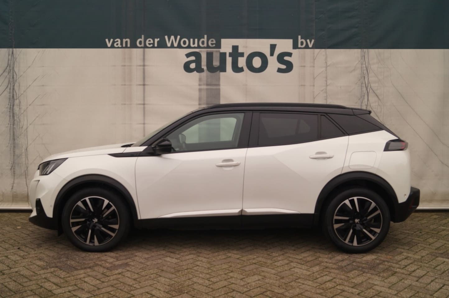 Peugeot e-2008 - EV GT 50kWh -NAVI-ECC-PANO-LED- - AutoWereld.nl