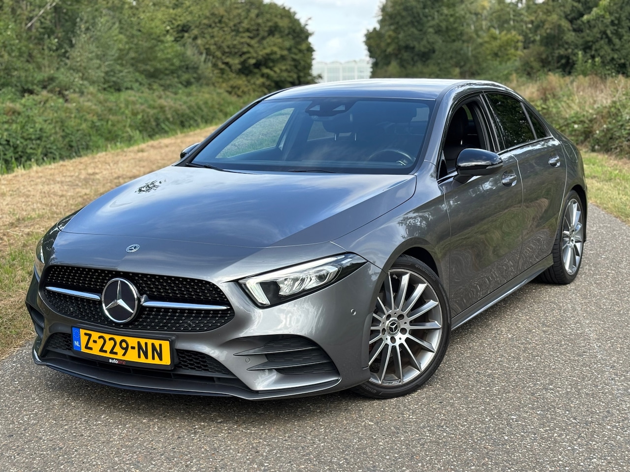 Mercedes-Benz A-klasse - 200 Premium Plus AMG pakket/19''/Camera/Cruise - AutoWereld.nl