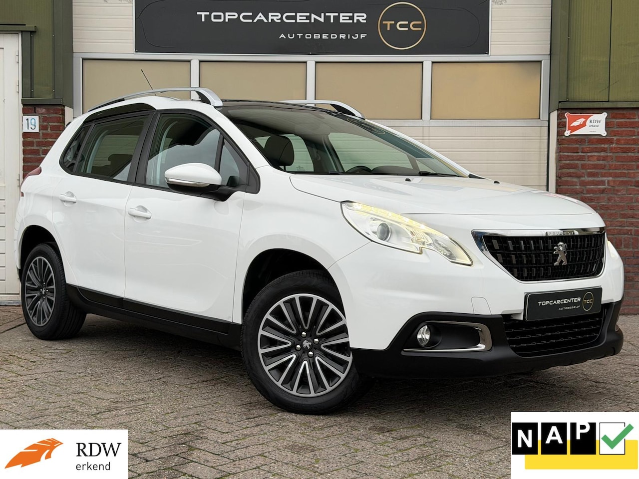 Peugeot 2008 - 1.2 PureTech Blue Lion/TREKH/NAVI/PARKS/APK/NAP - AutoWereld.nl