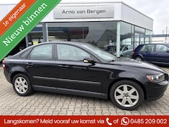 Volvo S40 - 1.8 Momentum, climatronic, cruisecontrol, trekhaak, rijdt top, nieuwe APK, van 1e eigenaar