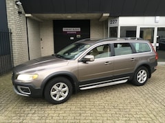 Volvo XC70 - 2.4 D5 Summum / LEDER / NAVI / TREKHAAK / FRISSE AUTO