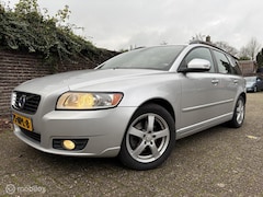 Volvo V50 - 2.0 Momentum / Navigatie/Trekhaak / 198.933 km NAP