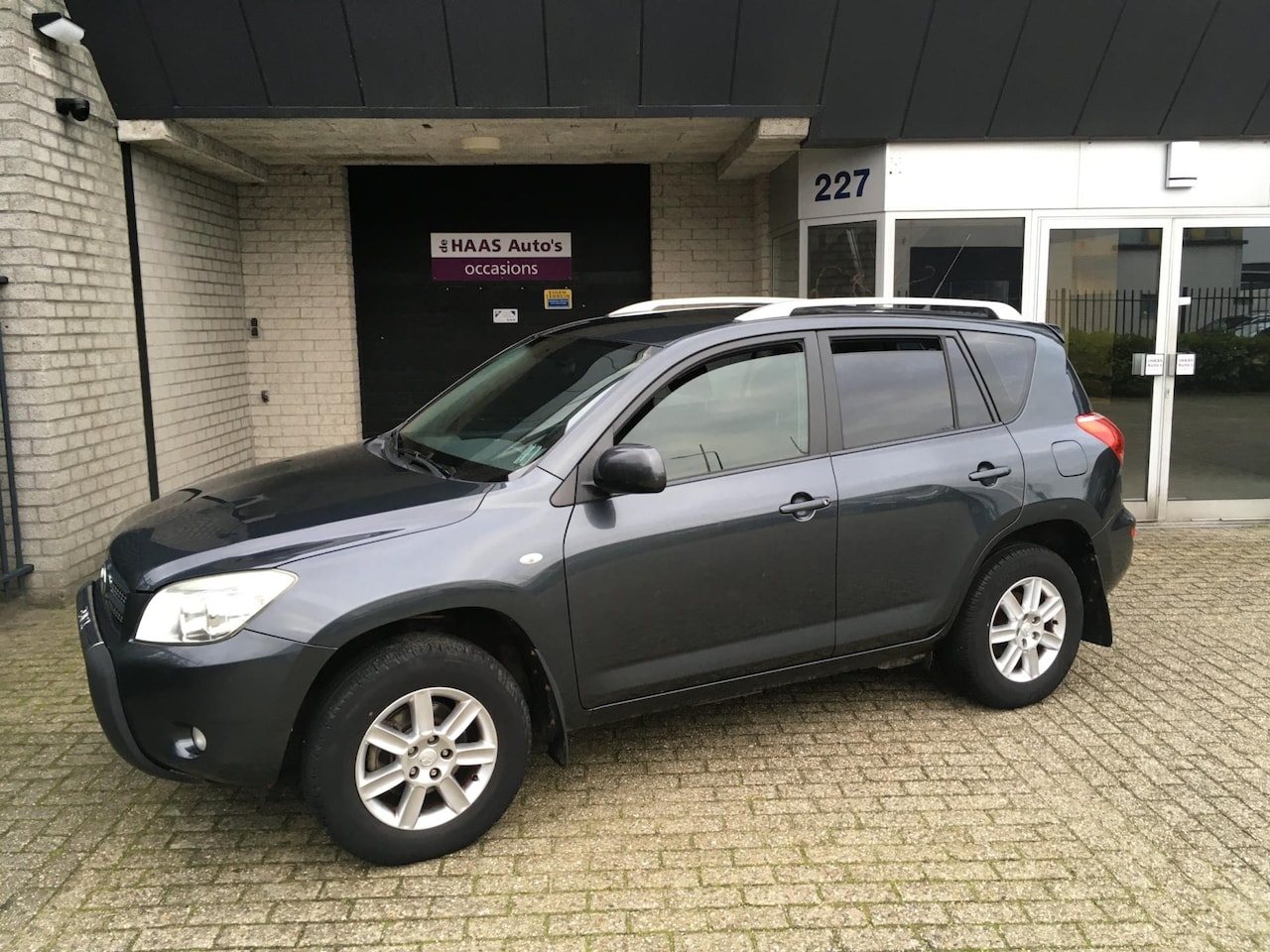 Toyota RAV4 - 2.0 VVTi Linea Sol / 4 WD / NWE MODEL / AIRCO ACC / ALU VELGEN / TREKHAAK - AutoWereld.nl
