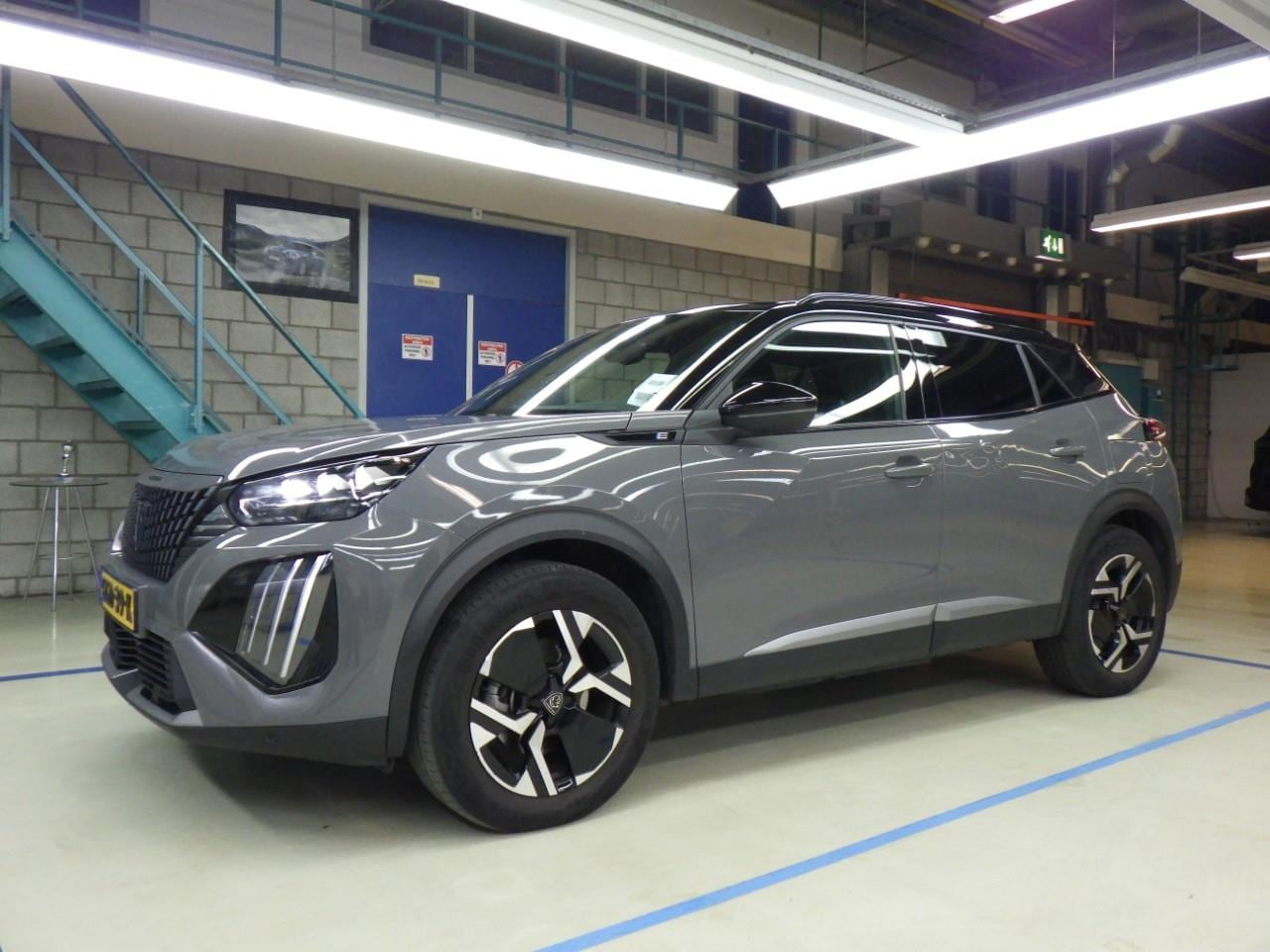 Peugeot e-2008 - EV GT 54 kWh | 11 kW lader | Achterbank in delen neerklapbaar | Achteruitrijcamera - AutoWereld.nl