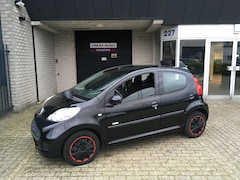 Peugeot 107 - 1.0-12V Millesim 200 / 5 DEURS / NL-AUTO + NAP / AIRCO / ZUINIG / LABEL A