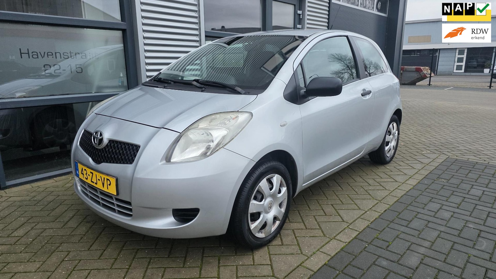Toyota Yaris - 1.0 VVTi Spirit 1.0 VVTi Spirit - AutoWereld.nl