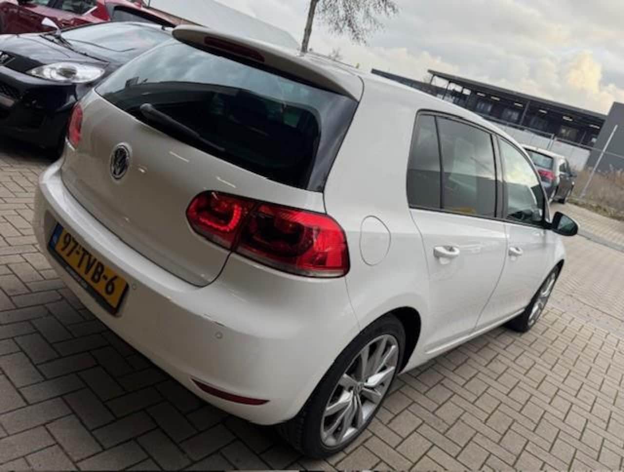 Volkswagen Golf - 1.2 TSI Highline BlueMotion 1.2 TSI Highline BlueMotion - AutoWereld.nl