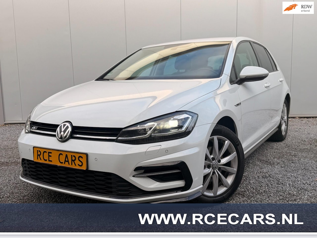 Volkswagen Golf - 1.5 TSI Highline Business R Line | DSG | Alcantara | ACC | Ergo Active | Xenon | Stoelverw - AutoWereld.nl