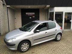 Peugeot 206 - 1.4 One-line / 5 DEURS / AIRCO / ZUINIG / APK MEI 2026
