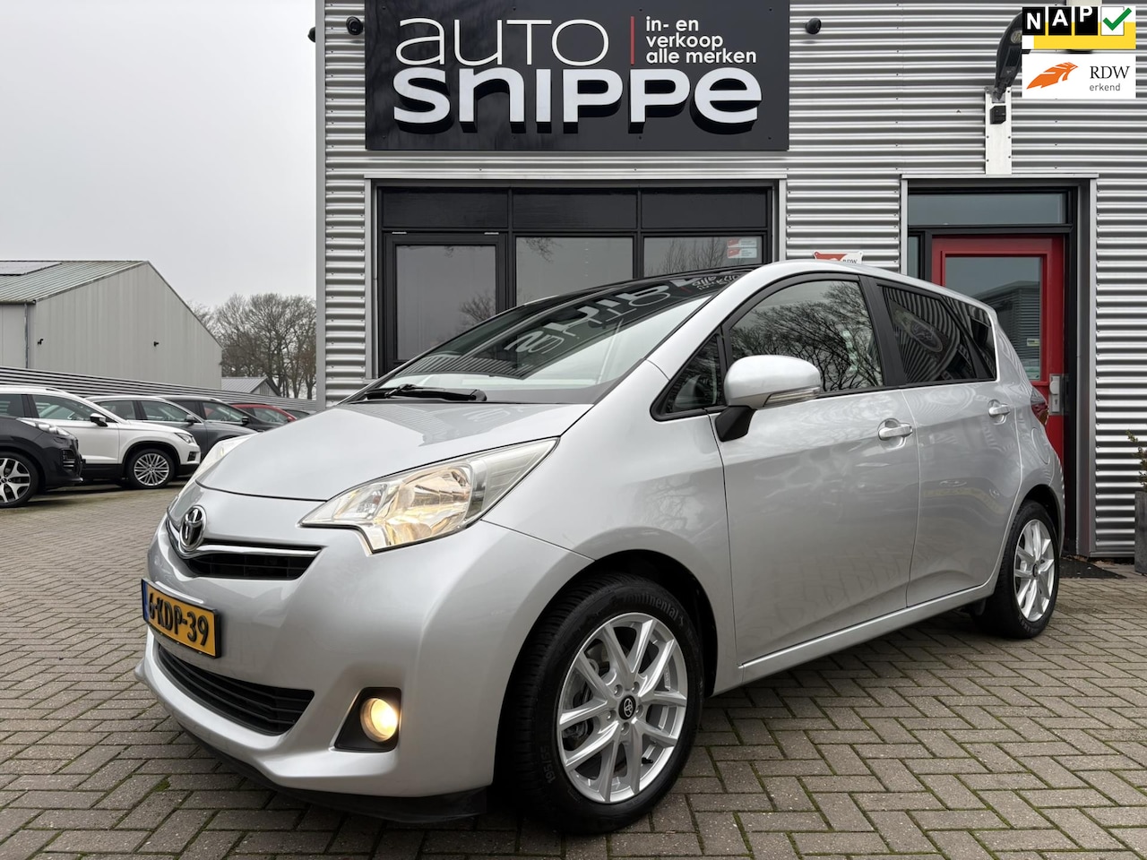 Toyota Verso S - 1.3 VVT-i Aspiration -PANORAMADAK-TREKHAAK-CLIMA-CAMERA-BLUETOOTH-ISOFIX-ORIGINEEL NEDERLA - AutoWereld.nl