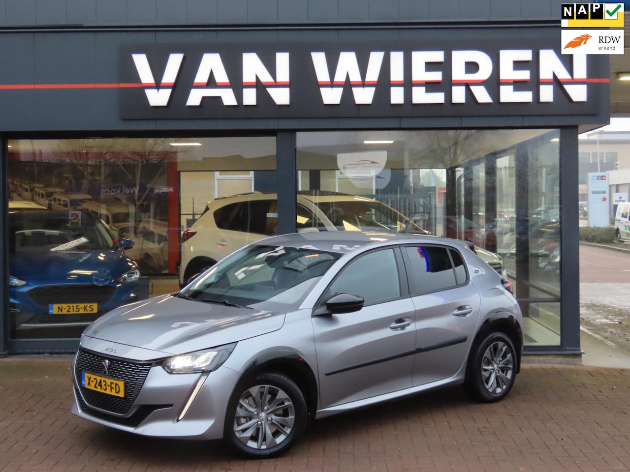 Peugeot e-208 - EV Allure 50 kWh 2924 km! Navi Camera LED NAP - AutoWereld.nl