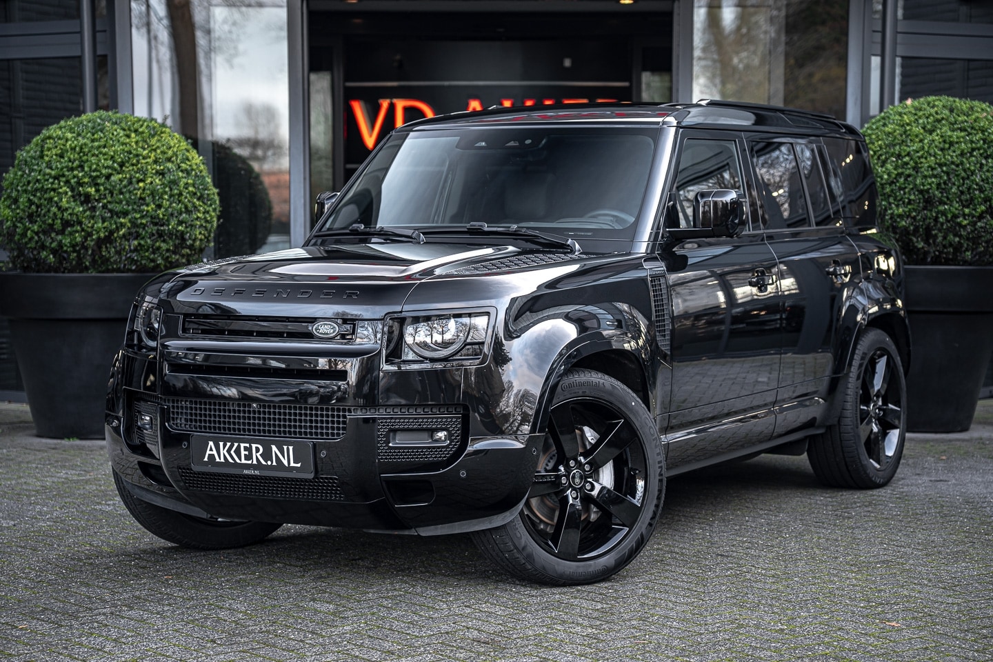 Land Rover Defender 110 - LANDROVER P300e X-Dynamic HSE | Black Pack | Head-up | Stoelventilatie | 22 Inch - AutoWereld.nl