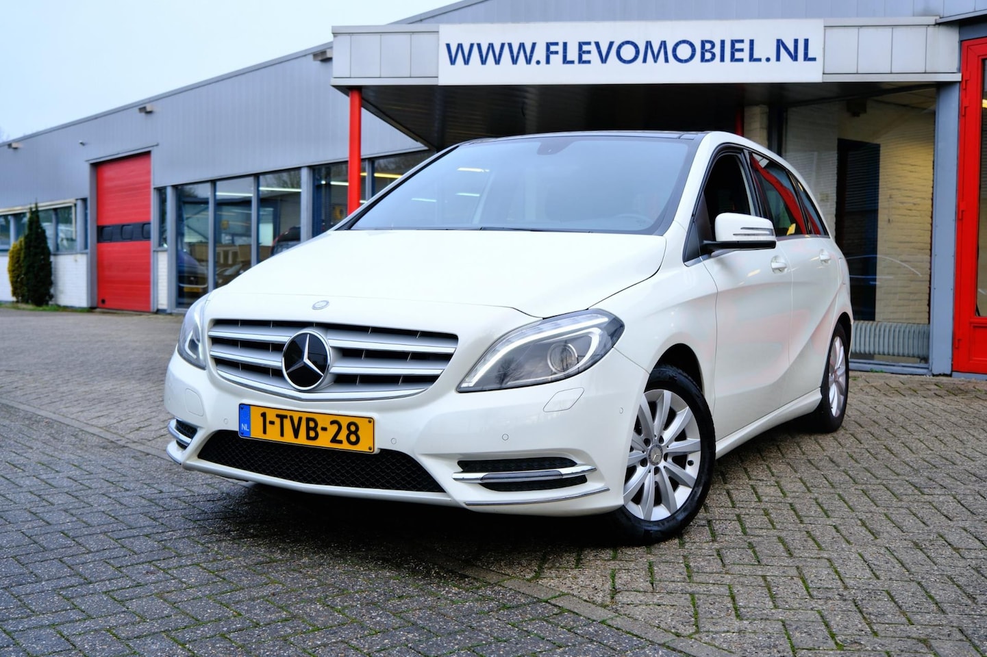 Mercedes-Benz B-klasse - 180 Ambition Aut. Pano|Xenon|Navi|LMV - AutoWereld.nl