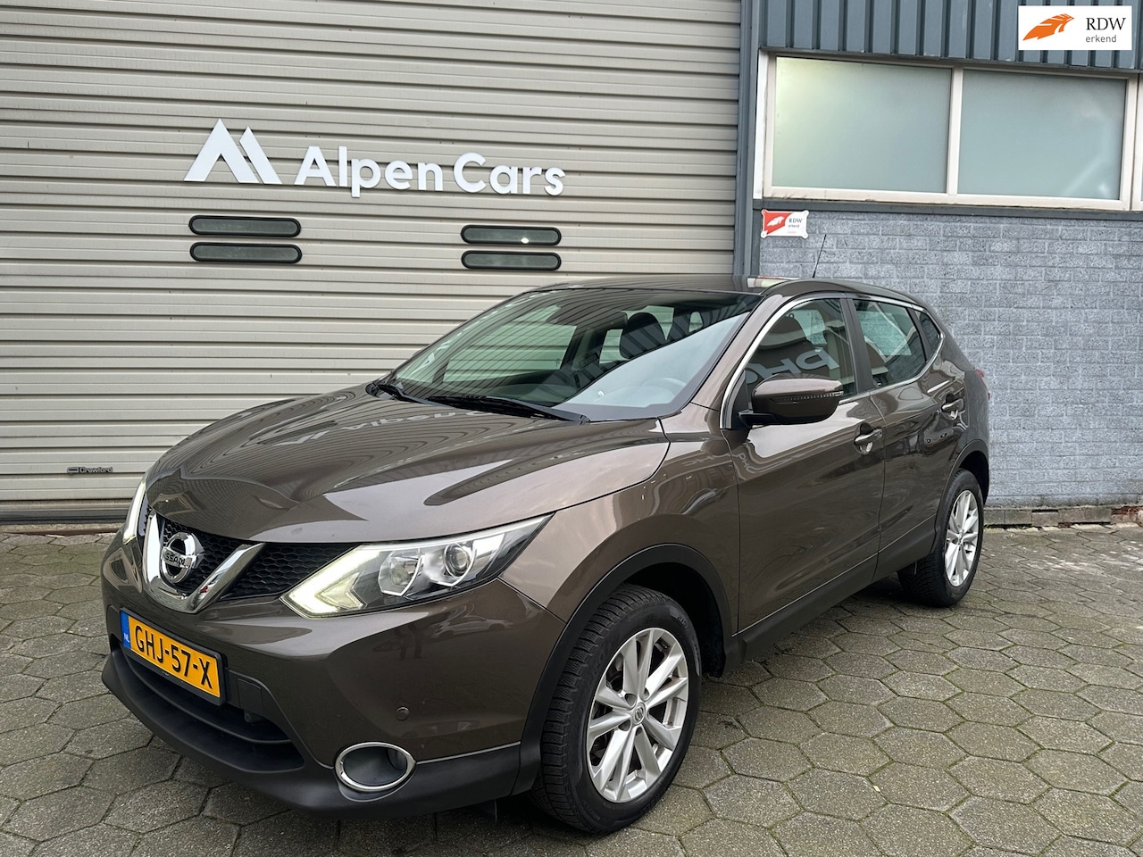 Nissan Qashqai - 1.2 Visia Cruise / Camera / NAVI / PDC / Stoelverwarming - AutoWereld.nl