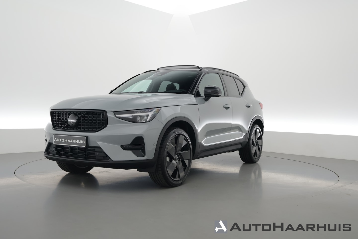 Volvo XC40 - 2.0 B3 Black Edition | Pano | Keyless | H&K | 360Cam| Stoel- Stuurverw. | CarPlay | Pilot - AutoWereld.nl