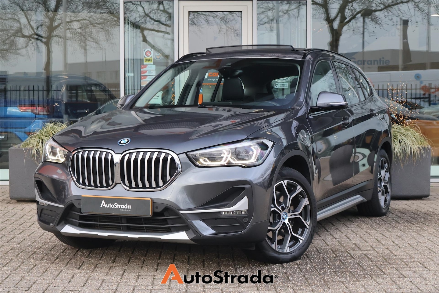 BMW X1 - (f48) xDrive25e High Executive 220pk I Head-Up I Pano I HiFi I Camera I Navigatie I Leder - AutoWereld.nl