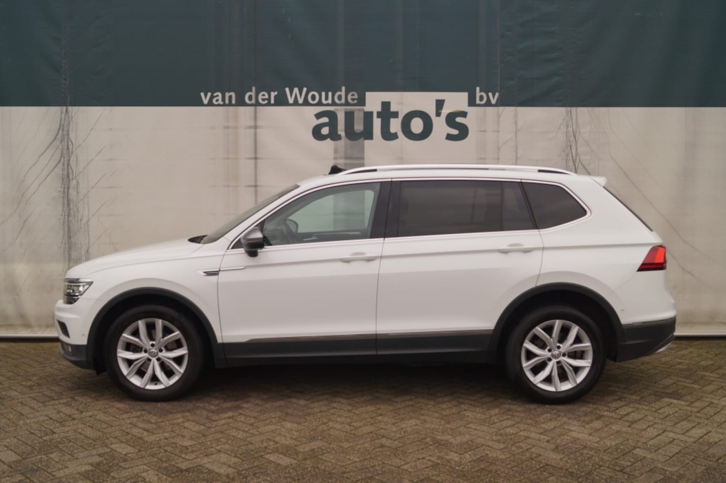 Volkswagen Tiguan Allspace - 1.4 TSI 150pk DSG Comfortline Business 7-persoons -PANO- - AutoWereld.nl