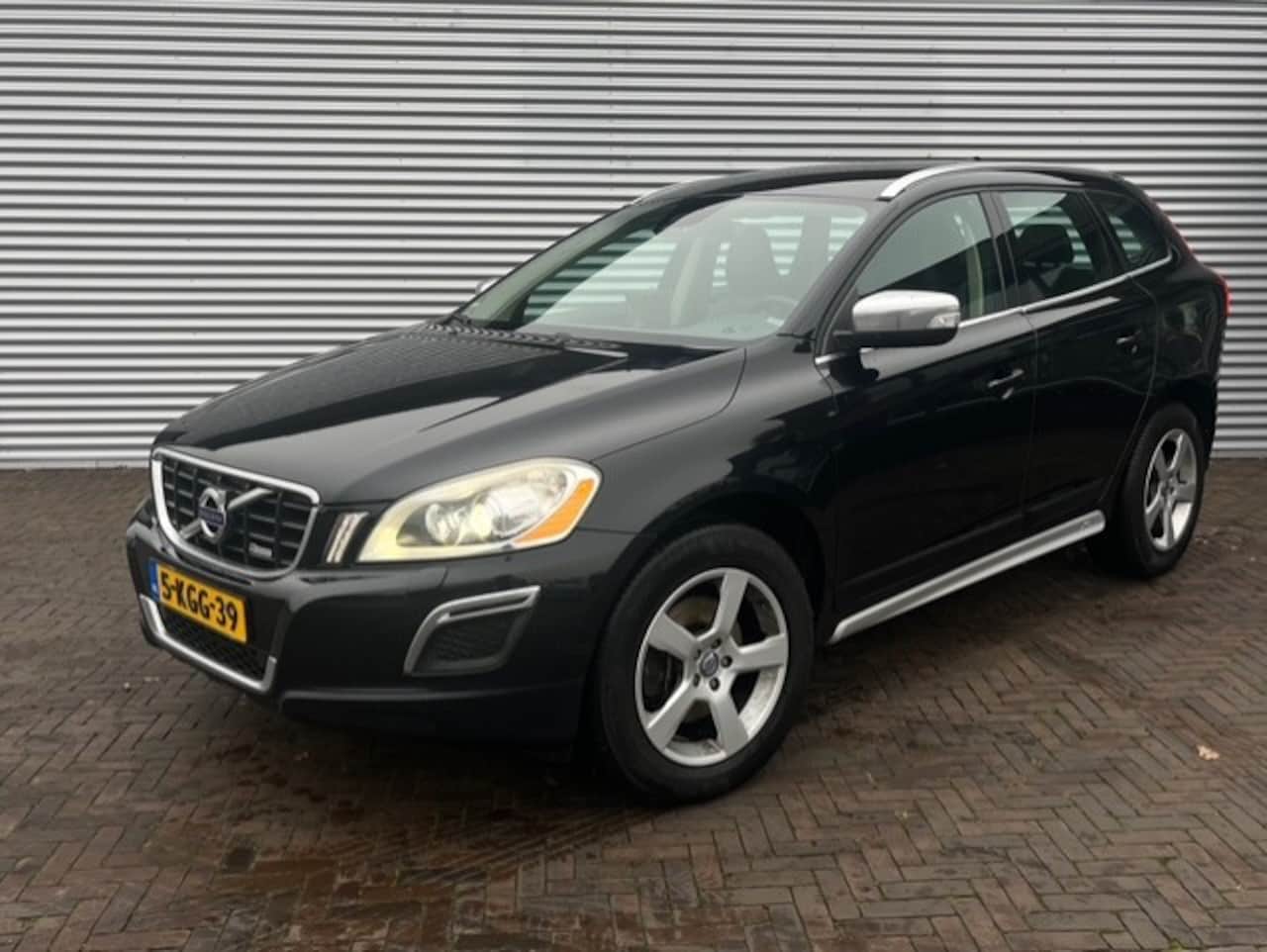 Volvo XC60 - 2.0 D4 R-Design 2.0 D4 R-Design - AutoWereld.nl
