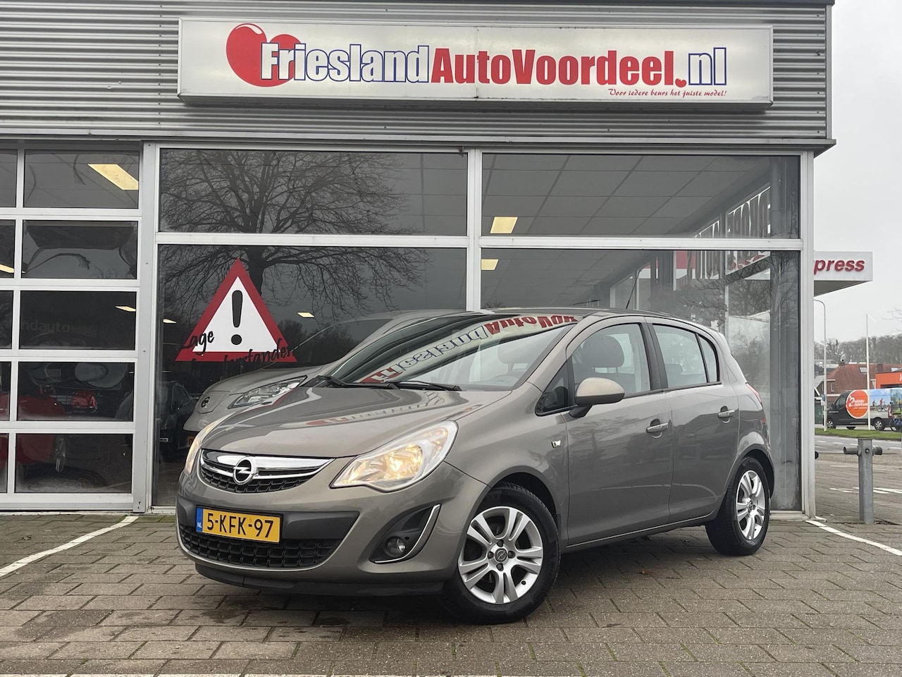 Opel Corsa - 1.4-16V Design Edition /Cruise/Airco/Stoel en stuurwiel verw./5 drs/Trekhaak/Onderhoudshis - AutoWereld.nl