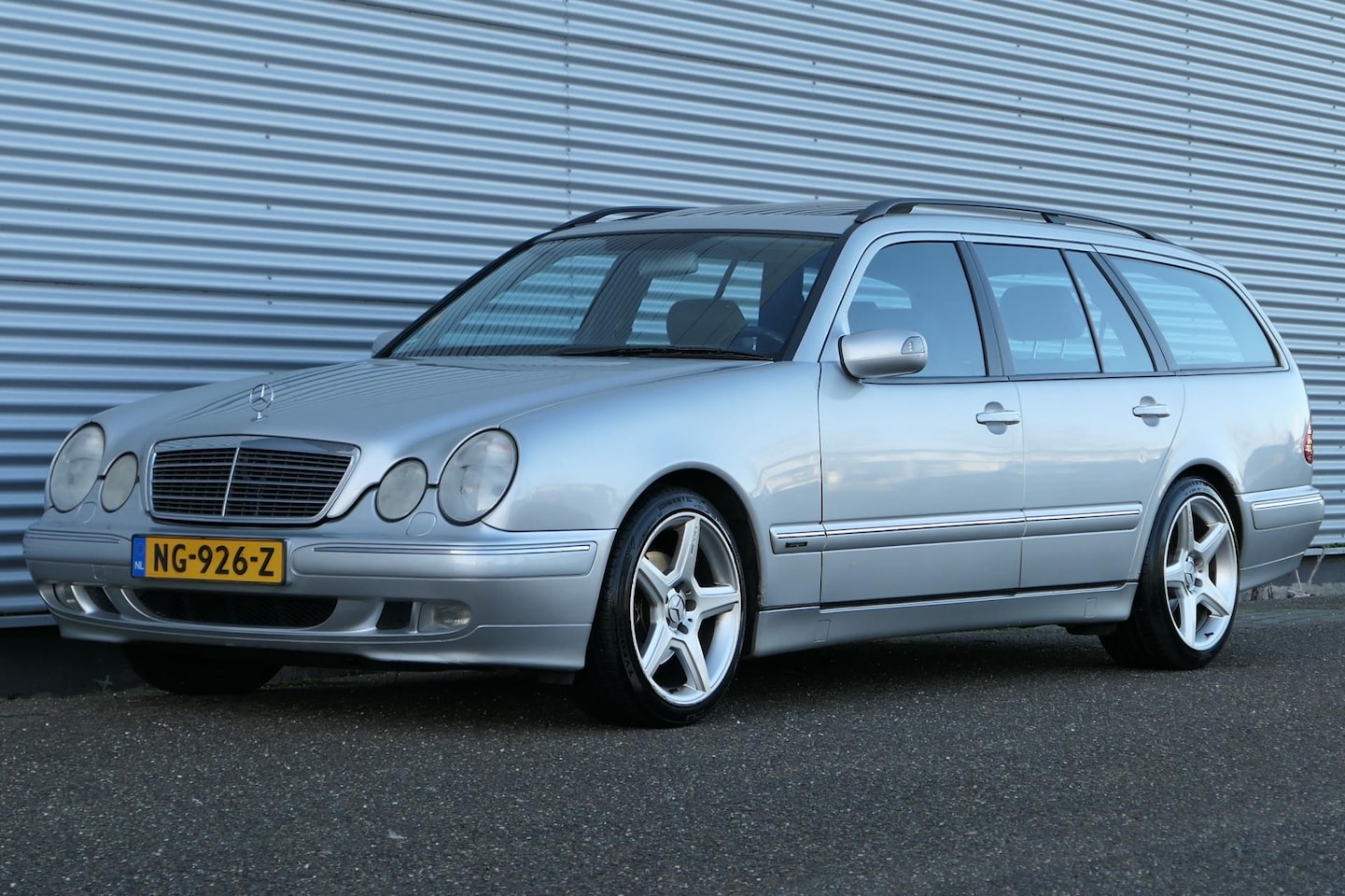 Mercedes-Benz E-klasse Combi - 320 Avantgarde Youngtimer dak - AutoWereld.nl