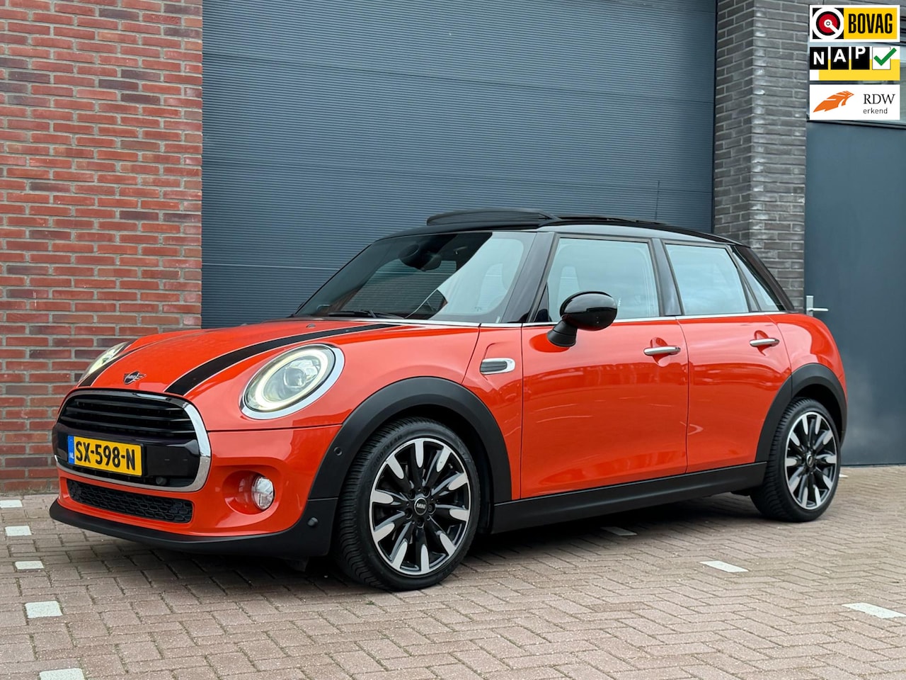 MINI Cooper - 1.5 Chili | Panoramadak | Harman & Kardon | Apple CarPlay - AutoWereld.nl