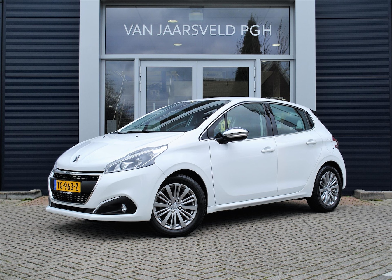 Peugeot 208 - 5drs Allure 1.2 PT 82pk ECC / Nav / LMV - AutoWereld.nl