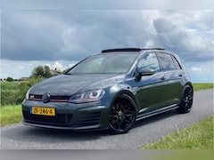 Volkswagen Golf - 2.0 TSI GTI