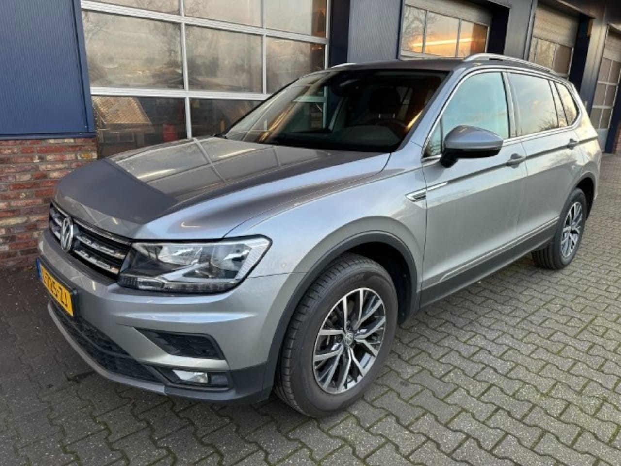 Volkswagen Tiguan Allspace - 1.5 TSI COMFORT BNS.  TREKHAAK. KEYLESS. APPLE CARPLAY/ANDROID AUTO. ALL IN PRIJS. - AutoWereld.nl