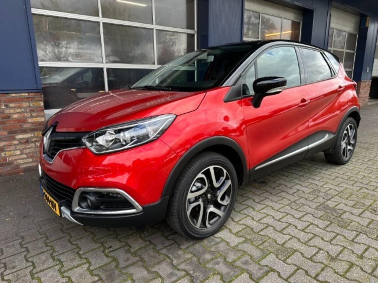 Renault Captur - 0.9 TCE XMOD TREKHAAK. STOELVERWARMING. CAMERA. NAVI.  ALL.IN. - AutoWereld.nl