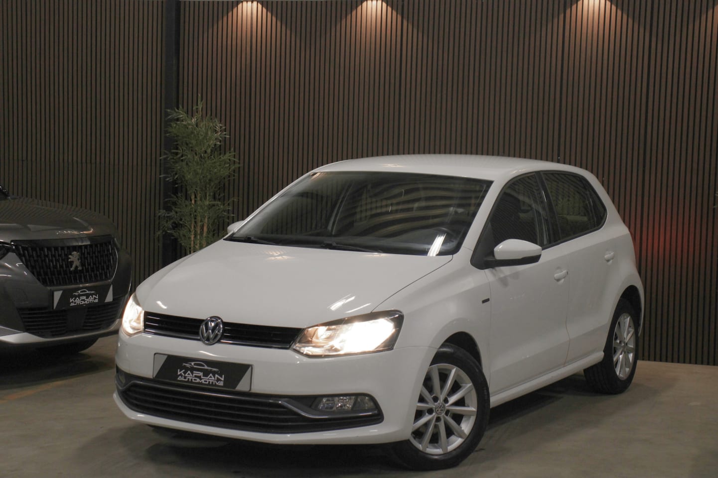 Volkswagen Polo - 1.2 TSI Lounge Cruise Navi PDC Bluetooth A/C - AutoWereld.nl