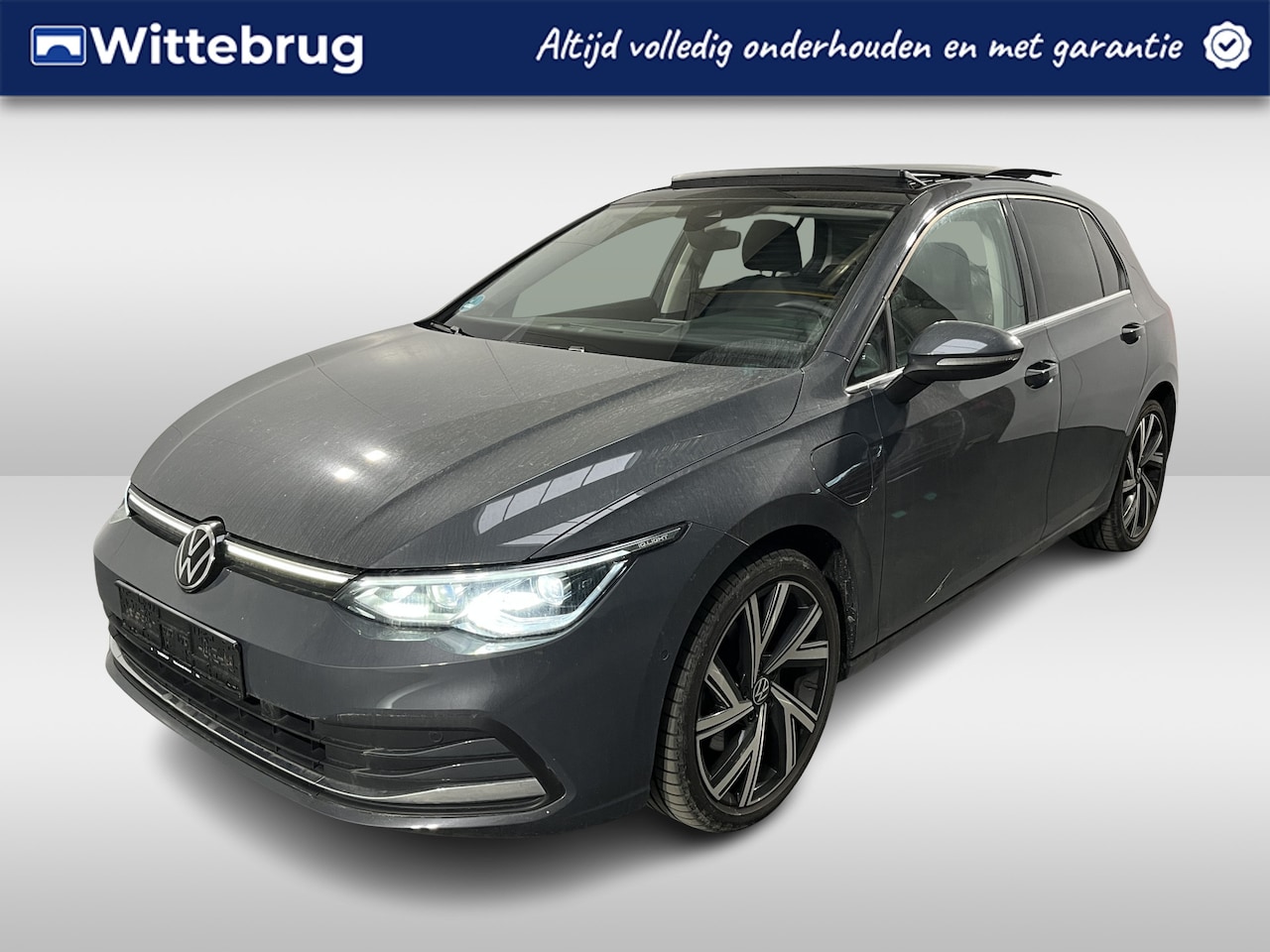 Volkswagen Golf - 1.4 eHybrid Style / AUTOMAAT/ PANO/ TREKHAAK/ STUUR+STOEL VERWARM./ DIGITAL DASH/ PARK.SEN - AutoWereld.nl