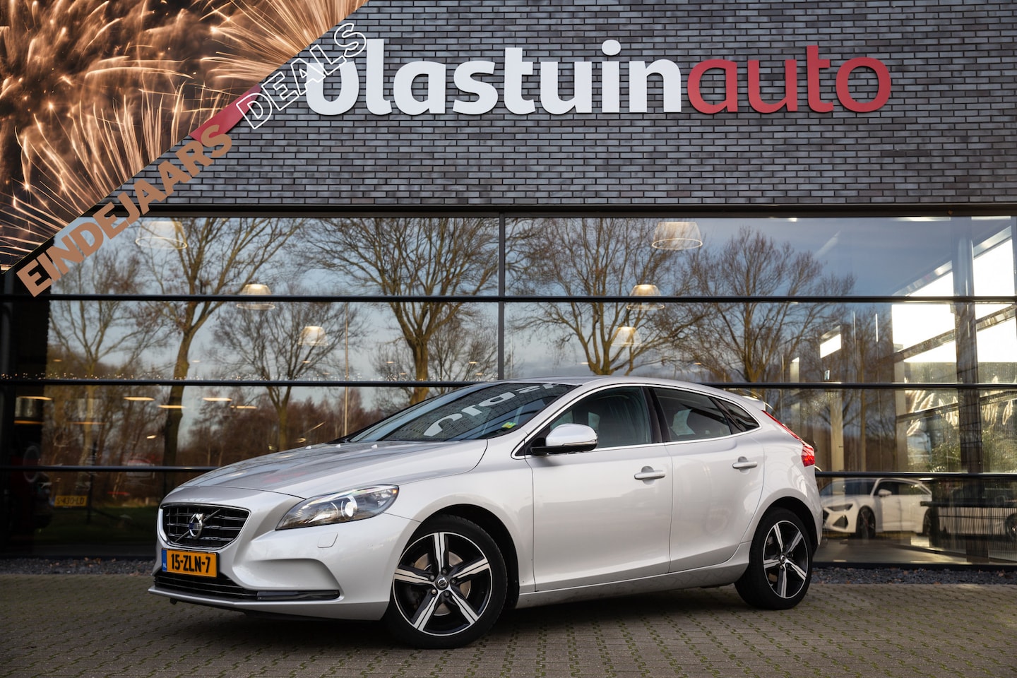 Volvo V40 - 1.6 T4 Momentum 1.6 T4 Momentum , Navigatie, Stoelverwarming, Goed onderhouden! - AutoWereld.nl