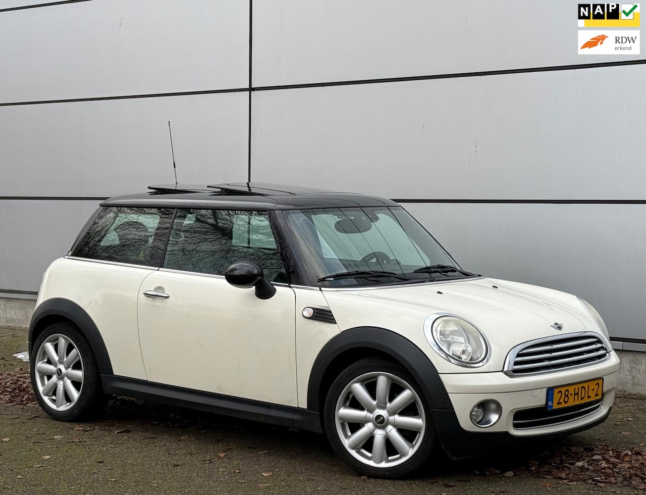 MINI Cooper - Mini 1.6 Pano |Stoelverw |Half Leder |Stuurbed |Airco |Nap |Boekjes - AutoWereld.nl