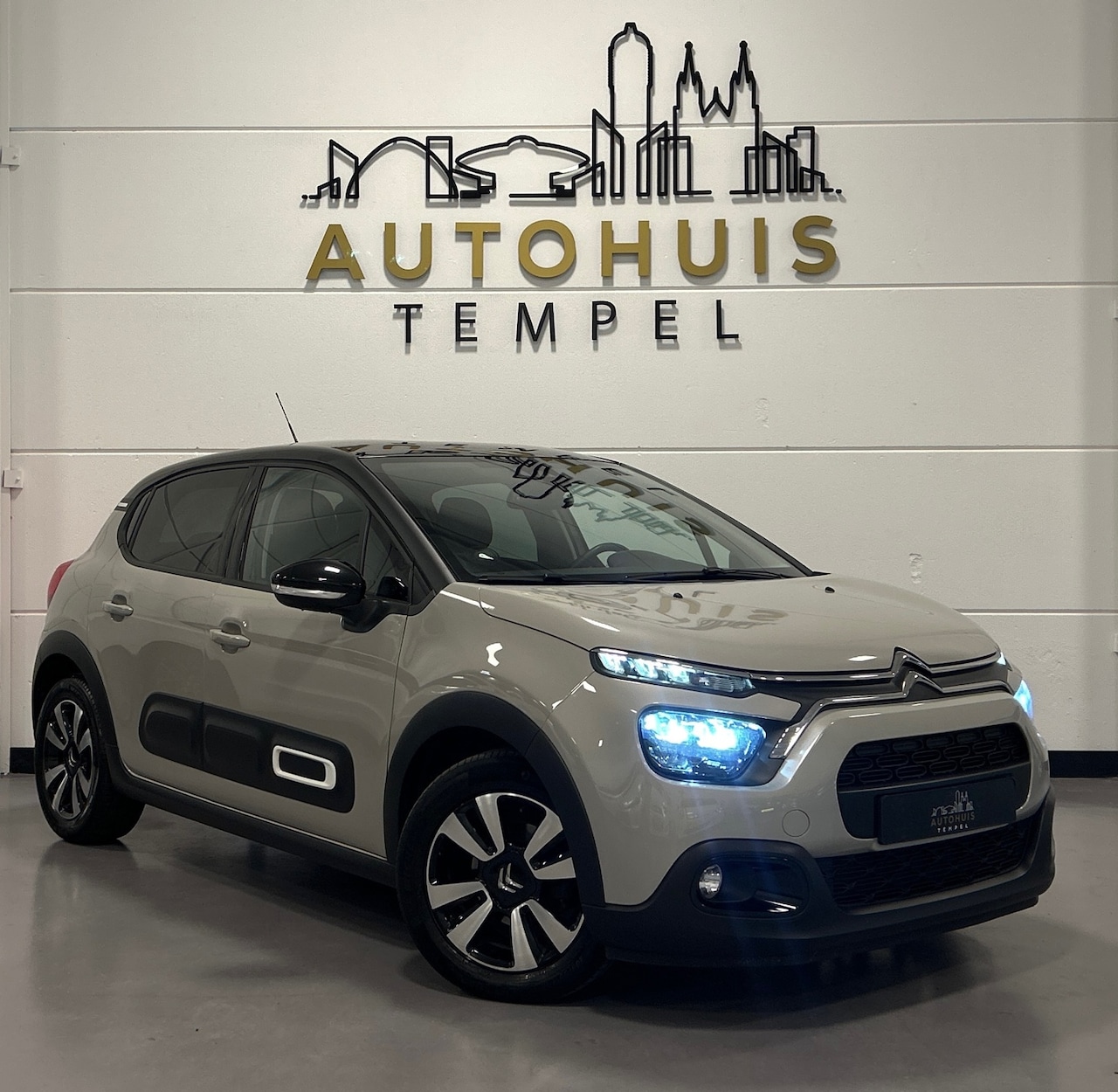 Citroën C3 - 1.2 PureTech Shine Airco Navi Btw Camera Pdc Stoelverwarming Start&Stop Cruise - AutoWereld.nl