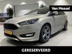 Ford Focus Wagon - 1.5 Titanium 150 PK | ST-Line | Stoelverwarming | Trekhaak | Stuurwielverwarming | Achteru