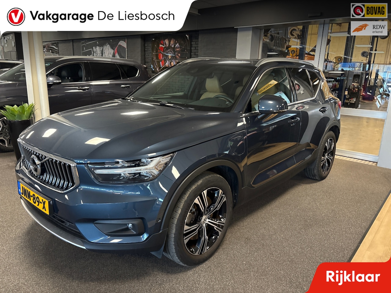 Volvo XC40 - 1.5 T4 Recharge R-Design / pano / leer / navi / Harman Kardon / trekhaak - AutoWereld.nl