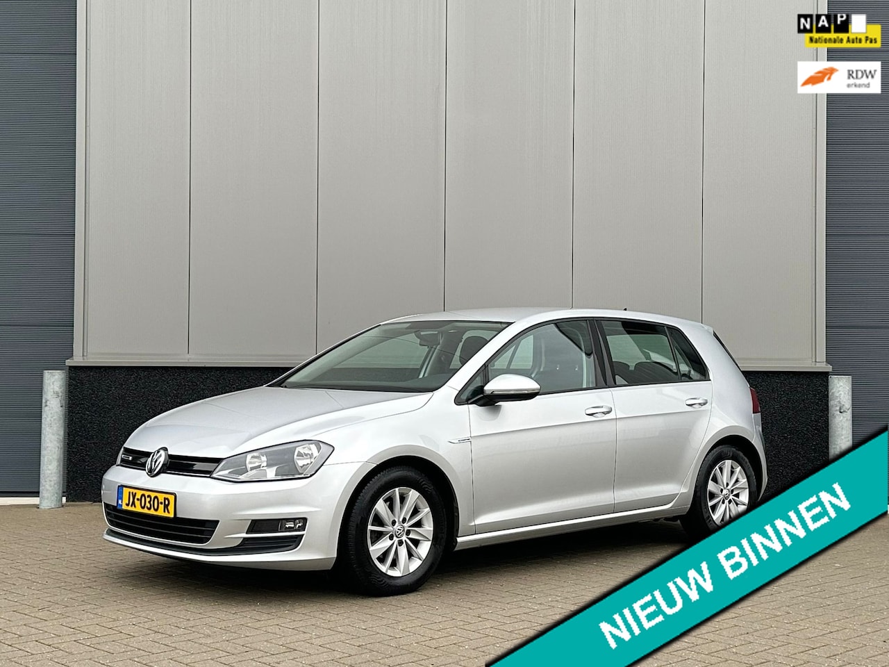 Volkswagen Golf - 1.0 TSI Edition Automaat - LMV - Perkeersensoren - AutoWereld.nl