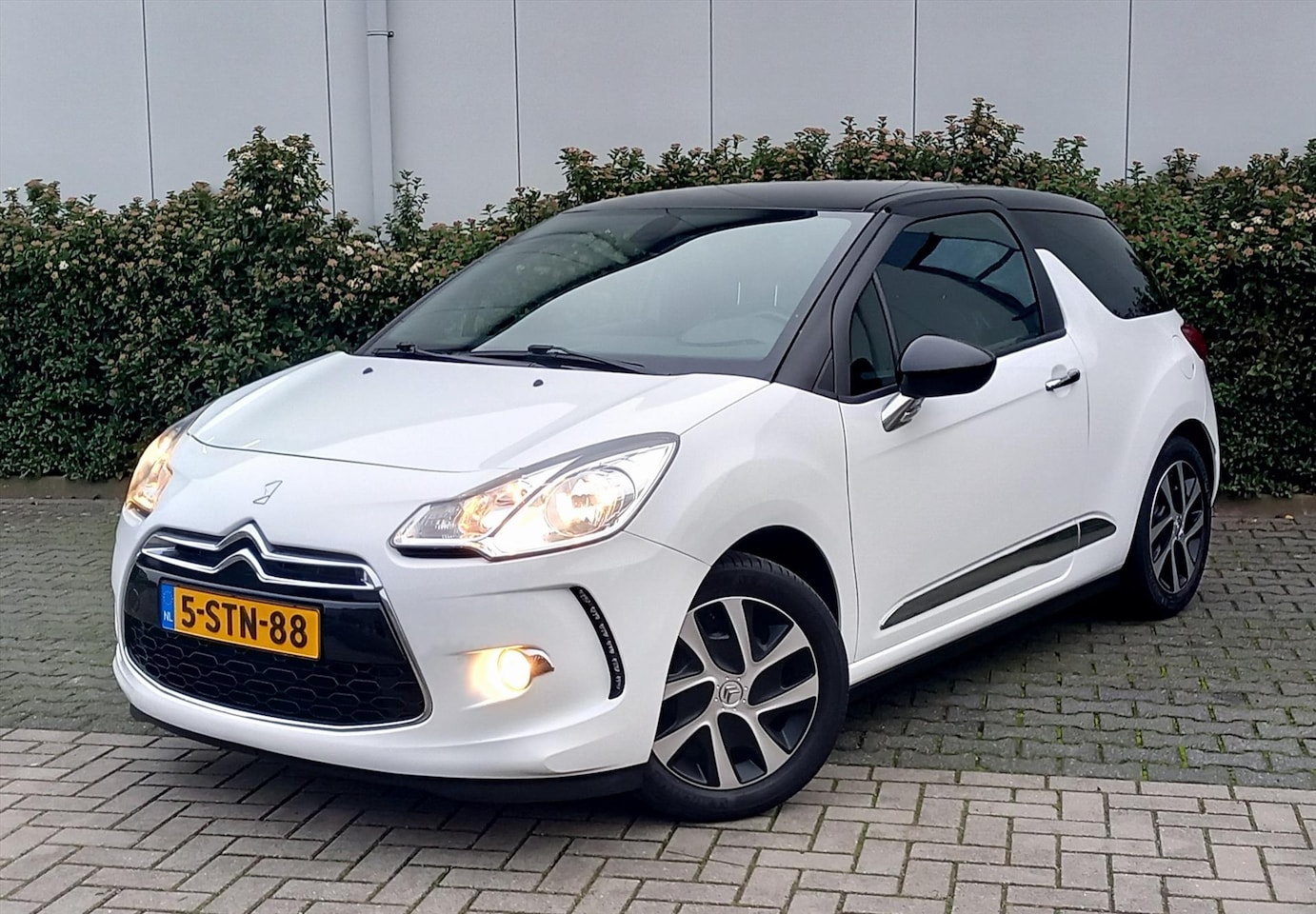 Citroën DS3 - 1.2 VTi 82pk AUTOMAAT So Chic - AutoWereld.nl