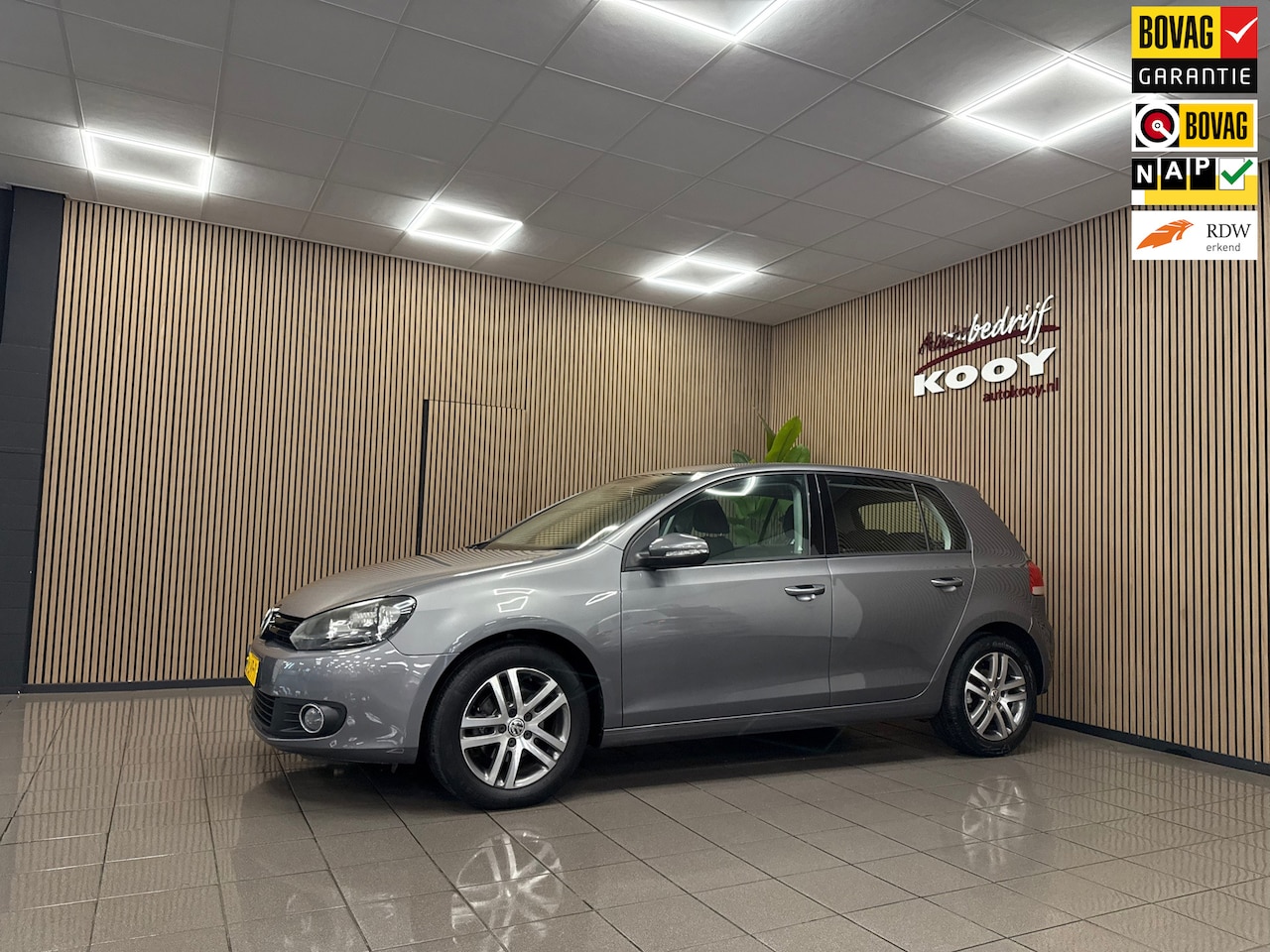 Volkswagen Golf - 1.2 TSI Tour * Navigatie / Airco / LM Velgen / 70.789 km + NAP / NL Auto * - AutoWereld.nl