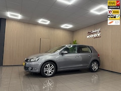 Volkswagen Golf - 1.2 TSI Tour * Navigatie / Airco / LM Velgen / 70.789 km + NAP / NL Auto