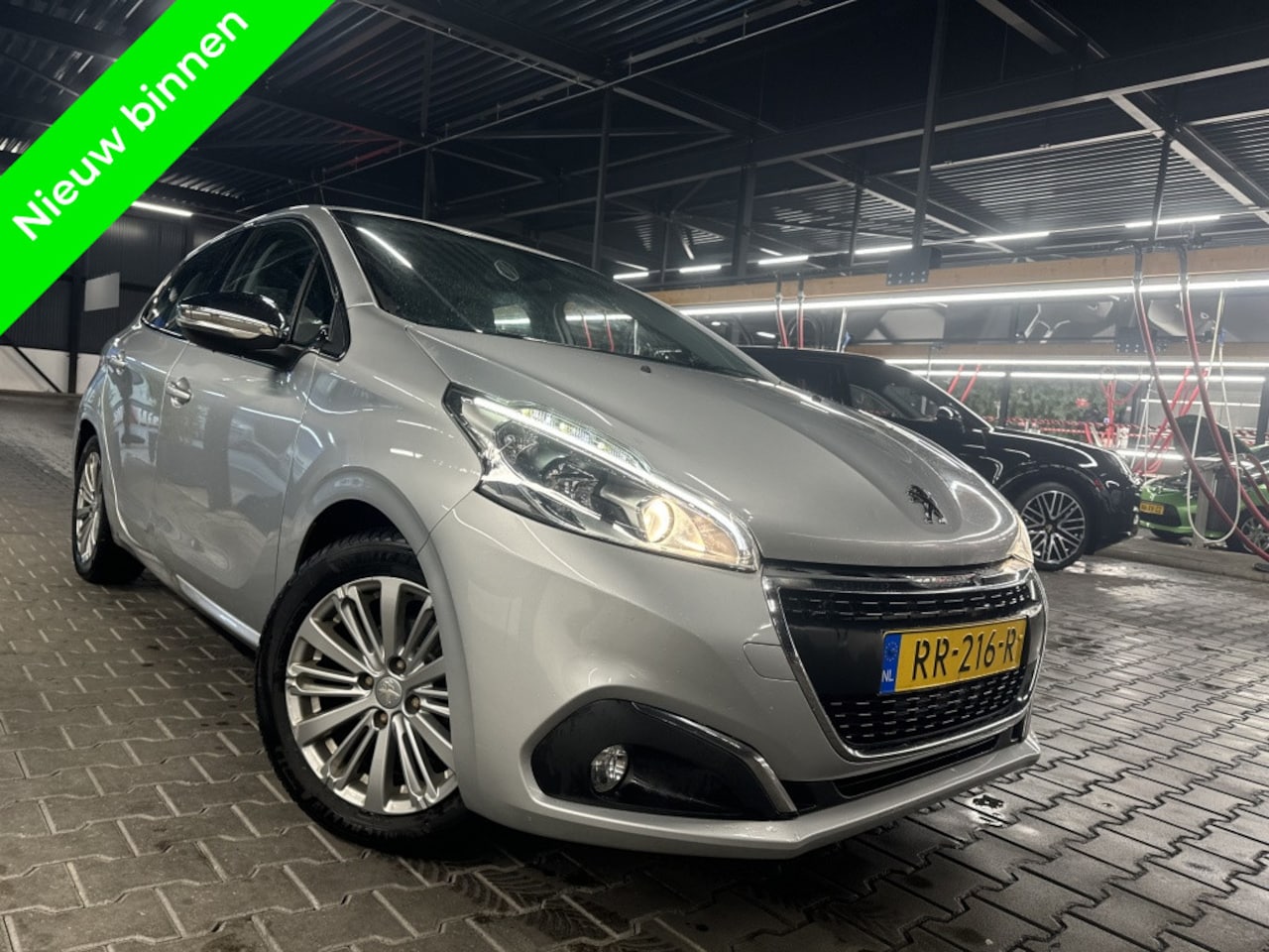 Peugeot 208 - 1.6 BlueHDi Allure Clima Sensor 2016 - AutoWereld.nl