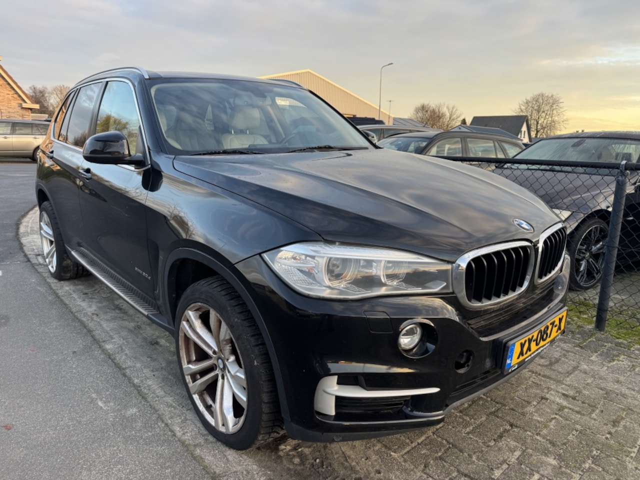 BMW X5 - 3.0D 2014 MOTORSCHADE Zwart Ex BPM - AutoWereld.nl