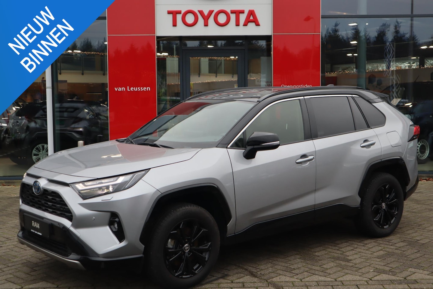 Toyota RAV4 - 2.5 HYBRID AWD STYLE APPLE/ANDROID LEDER STOEL/STUUR/VOORRUITVERWARM. ELEK. ACHTERKLEP. 16 - AutoWereld.nl